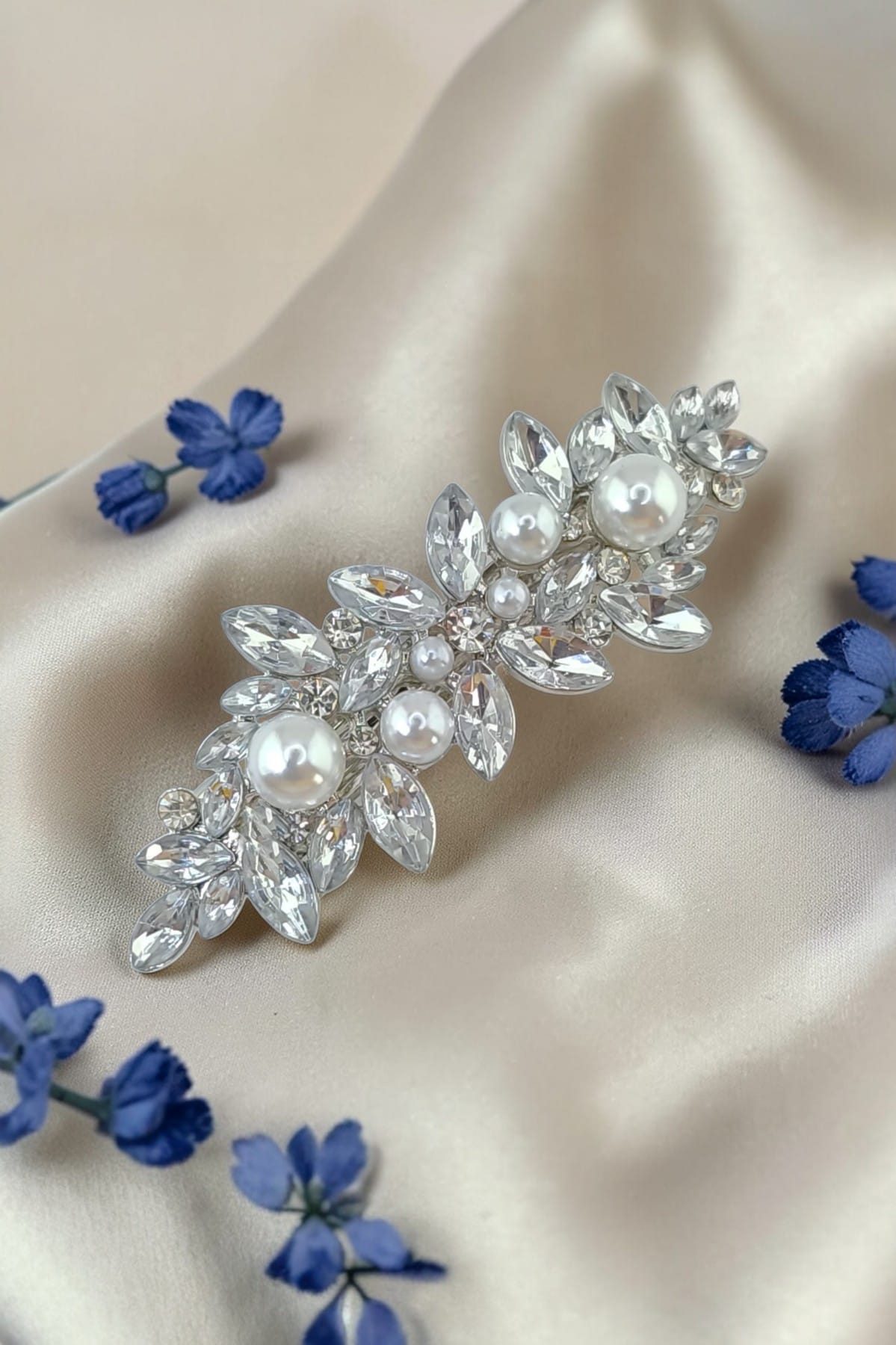 Trefle Saç Aksesuarı – İnci ve Kristal Taşlı, Markiz Kesim Saç Tokası