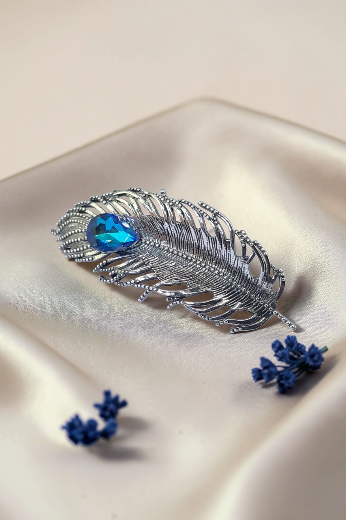 Tulipe Saç Aksesuarı – Mavi Kristal Taşlı, Gümüş Renk Saç Tokası